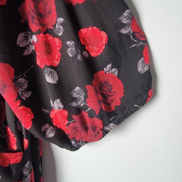 Torrid Size 4 Dress Black Red Roses Floral Front Tie Pockets Boho Whimsygoth - Picture 10 of 10